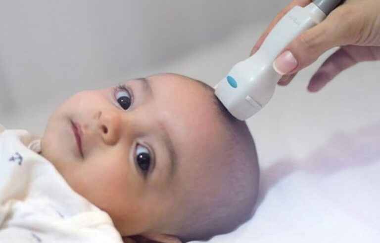 Нейросонографія: чому новонародженому може знадобитись обстеження