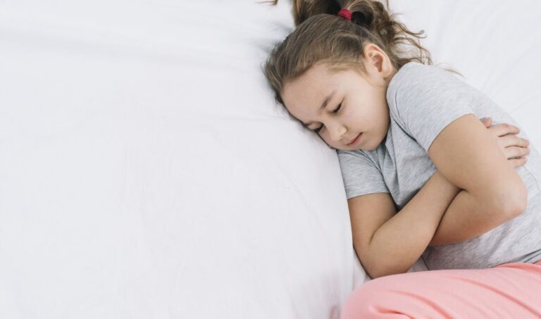 Гострики у дітей: чому дитина скрегоче зубами і як це лікувати