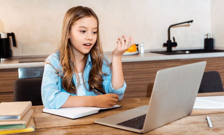 Як обрати навчання для дитини у 2025 році: дистанційно, вдома чи через екстернат?