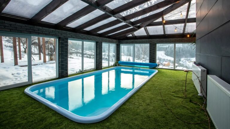 Який готель з басейном краще вибрати для відпочинку в Карпатах: поради експерта